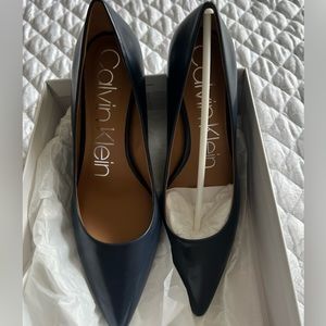 Calvin Klein Women’s Gayle Pump - Navy